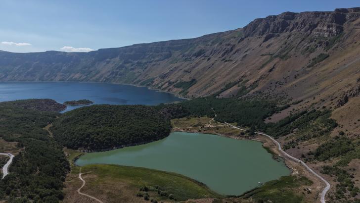 Vali Karakaya: Nemrut Kalderası'nda koruma-kullanma dengesi içinde daha nitelikli hizmet sunacağız
