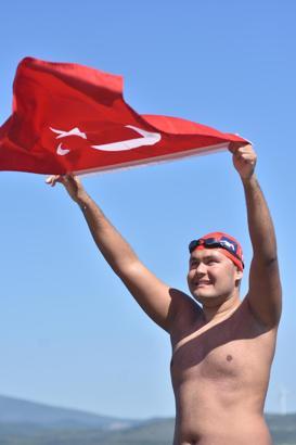 Otizmli rekortmen yüzücü Tuna Tunca’nın yeni hedefi Catalina Kanalı