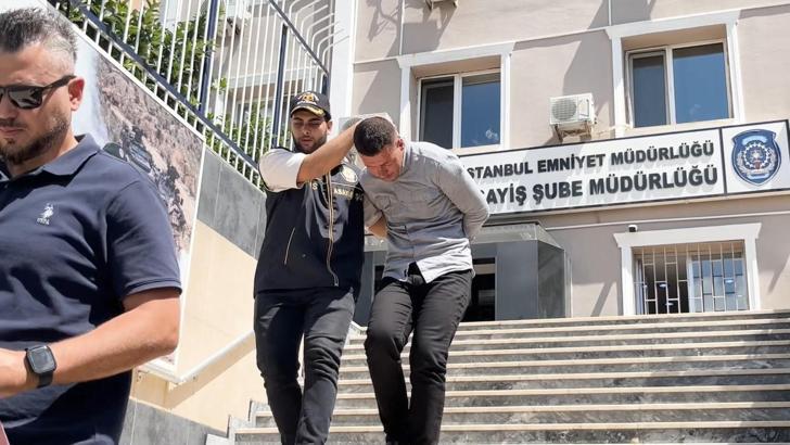 Fatih'te camiide 450 bin liranın bulunduğu çantayı çalan şüpheli yakalandı