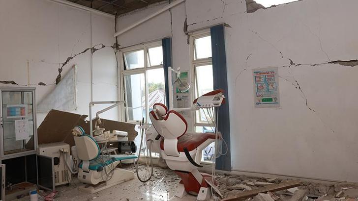 Endonezya'da 7.7 büyüklüğündeki depremde can kaybı 71'e yükseldi