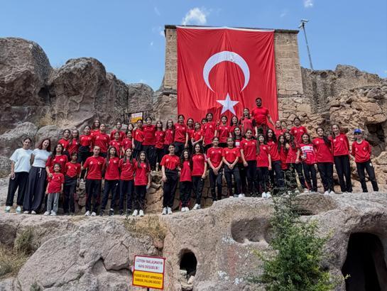 Milli sporcular, tarihi yerleri gezdi
