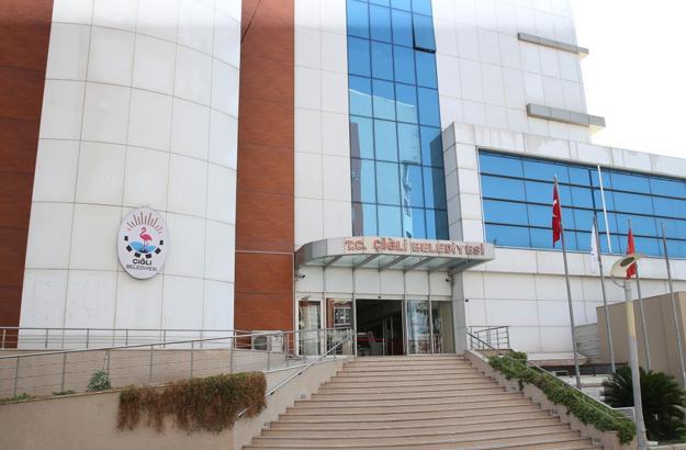 Belediye başkanının park halindeki makam aracına silahlı saldırı; 1 gözaltı