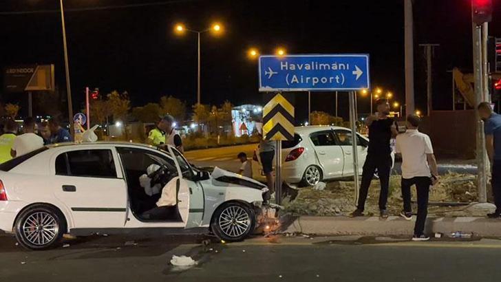 Diyarbakır'da otomobiller çarpıştı: 7 yaralı