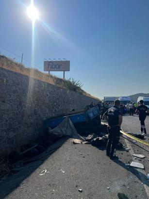 Çekici, traktöre arkadan çarptı: 1 ölü, 2 yaralı