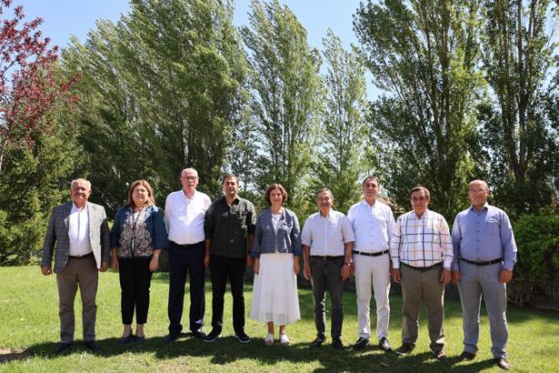 Eskişehir Büyükşehir Belediye Başkanı Ünlüce, Yeni Parti'ye geçti (2)