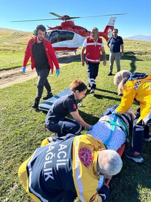 Trabzon'da düşme sonucu yaralanan kadın, helikopter ambulansla hastaneye ulaştırıldı