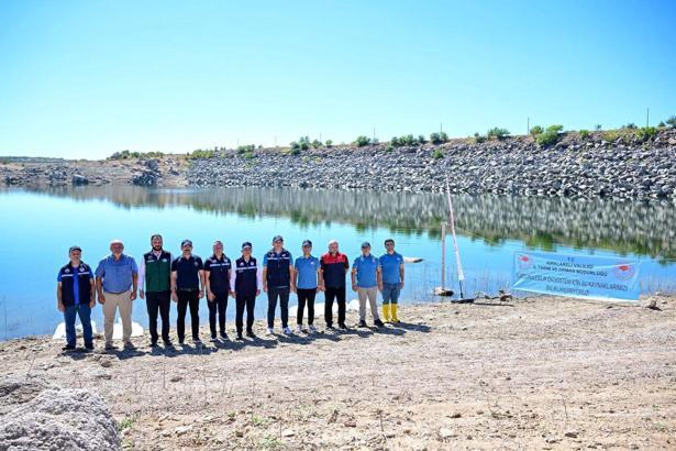 Kırklareli Barajı'na 450 bin yavru sazan bırakıldı