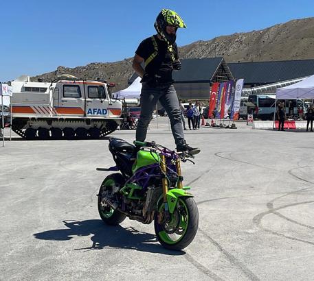 Erzincan'da 'Ergan Motofest' akrobasi şovuyla başladı