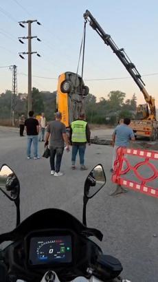 Arnavutköy'de taksi İSKİ ekiplerince açılan çukura düştü
