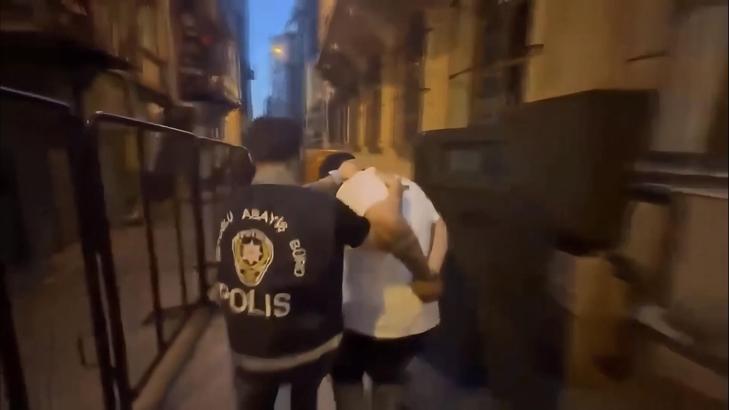 Karaköy’de markete silahlı saldırı yapan şüpheli 70 kamera görüntüsü incelenerek yakalandı