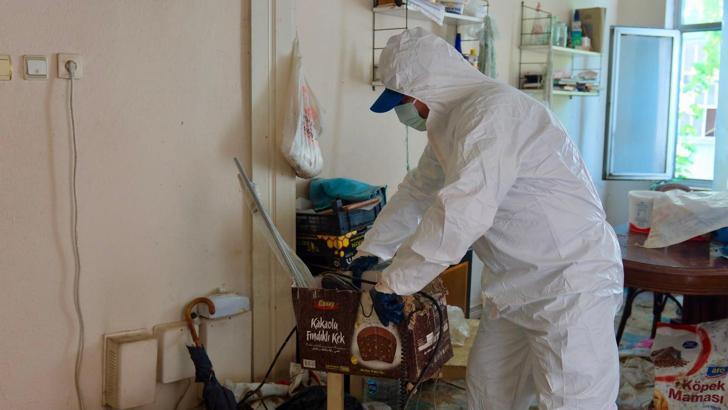 Yıldırım'da temizlenen evden 3 kamyon çöp çıktı