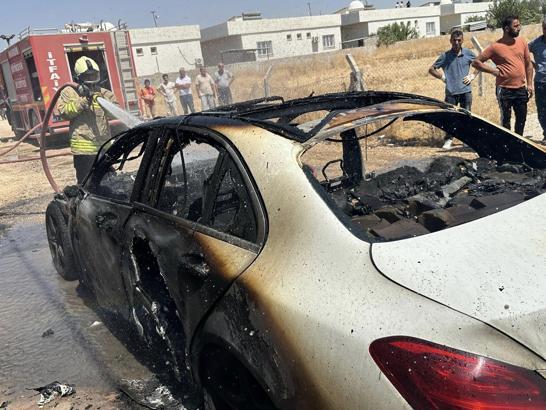 Nusaybin’de park halindeki otomobil yandı