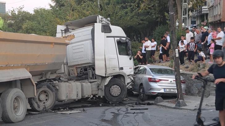 Esenler'de freni boşalan hafriyat kamyonu 7 araca çarptı