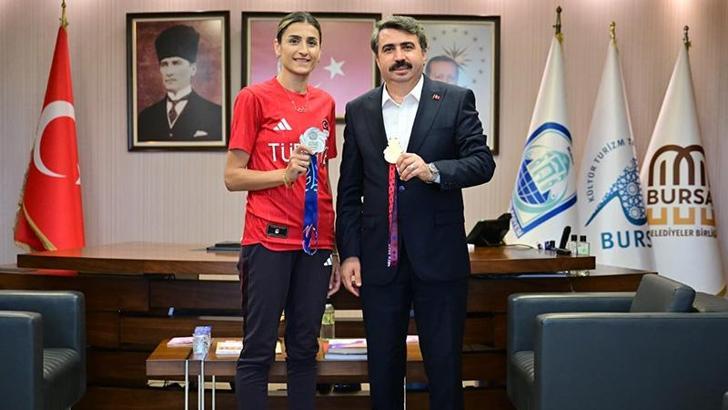 Bursalı sporcu Hatice Kübra, Akdeniz Oyunları’nda altın madalya kazandı
