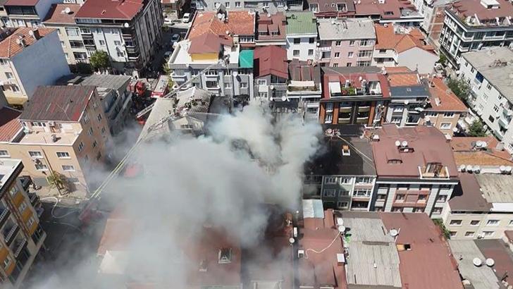 GaziosmanpaÅŸa'da 4 katlı binadan yükselen alevler yandaki 2 apartmana sıçradı