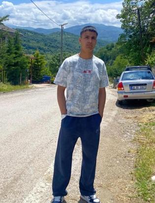 Şarampole devrilen traktörün 15 yaşındaki sürücüsü hayatını kaybetti (2)