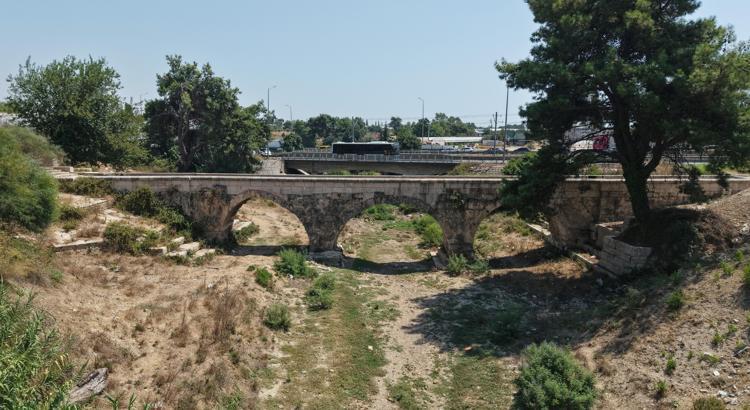İki medeniyetin izini taşıyan 800 yıllık köprü