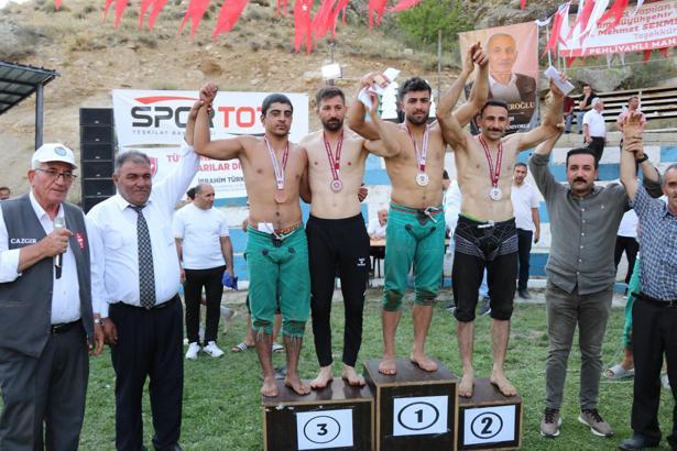Pehlivanlı Karakucak Güreşleri'nde başpehlivan Muhammed Çağrı Söğütlü oldu