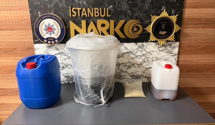 Kadıköy'de uyuşturucu operasyonu: 3 gözaltı