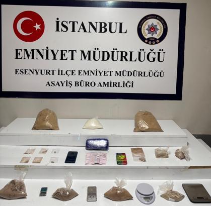 Esenyurt'ta 'zula' evine operasyon: 7 kilo 470 gram uyuşturucu ele geçirildi