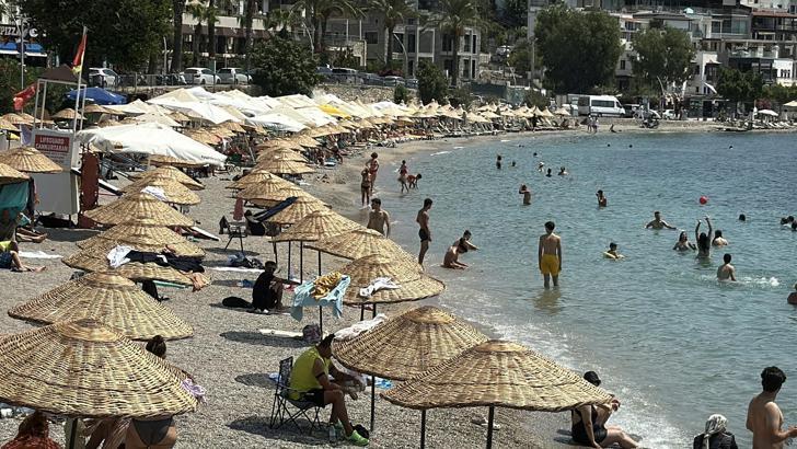 Bodrum'da hava sıcaklığı 40 dereceyi aştı, sahiller doldu