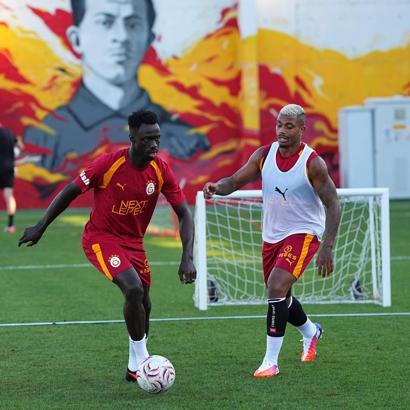Galatasaray’da Aleksey Batrakov ilk antrenmanına çıktı