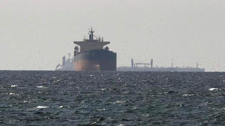 Umman açıklarında petrol tankeri vuruldu