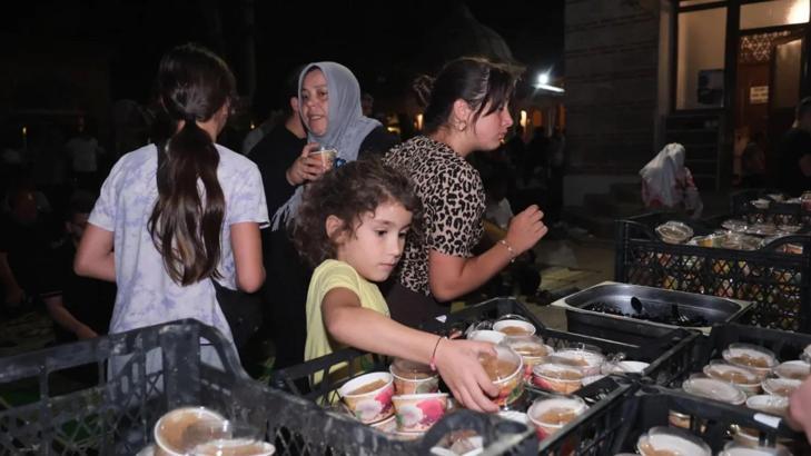 İnegöl Belediyesi’nden Mevlid Kandili’nde helva ikramı