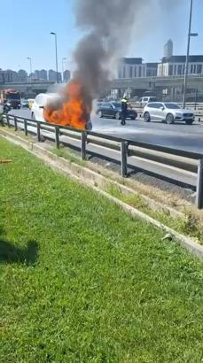Üsküdar’da seyir halindeki cip alev alev yandı
