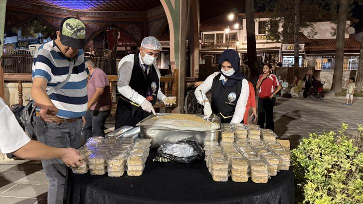 Tokat'ta Mevlid Kandili'nde 5 bin kişilik helva dağıtıldı