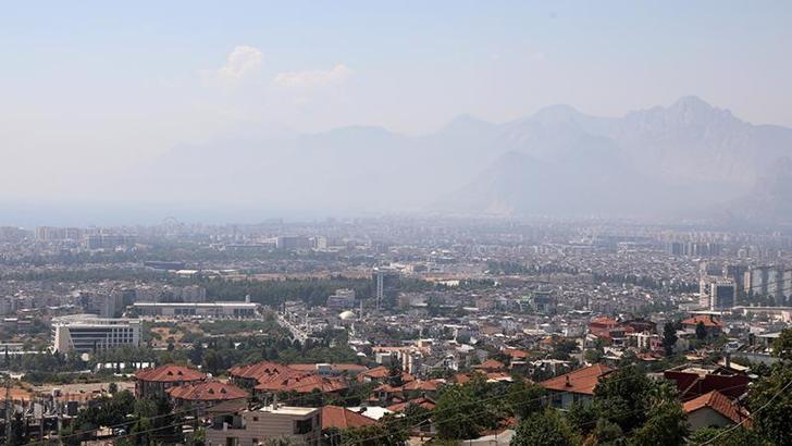 Antalya’da nem bulutları kenti kapladı