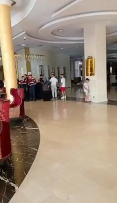 Turizm İşletme Belgesi iptal edilen otelin çalışanları hakları ödenmediği gerekçesiyle tesisten ayrılmıyor