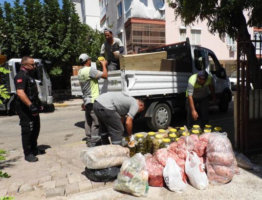 Kepez'de gıda deposuna denetim; 152 kilo et ve 20 bidon turşuya el konuldu
