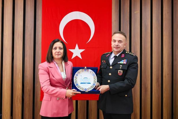 Jandarma komutanına veda yemeği