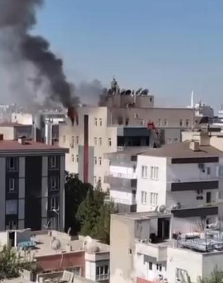 Batman'da çatı katındaki dairede çıkan yangın söndürüldü