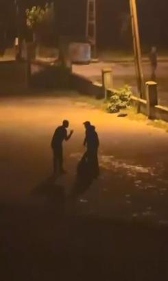 Başakşehir'de yolda silahlı saldırıya uğrayan Eyüphan ağır yaralandı; arkadaşları başında bekledi