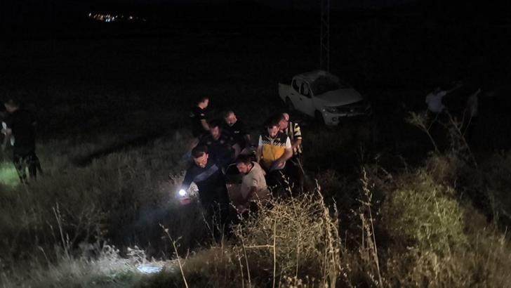 Gercüş’te tarlaya uçan kamyonetteki 2 kişi yaralandı