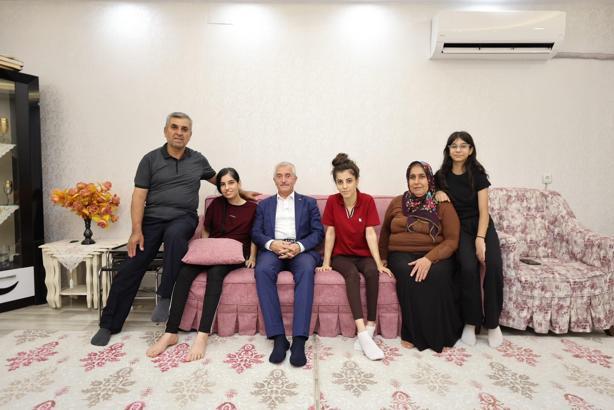 Tahmazoğlu, vatandaşları evlerinde ziyaret ediyor