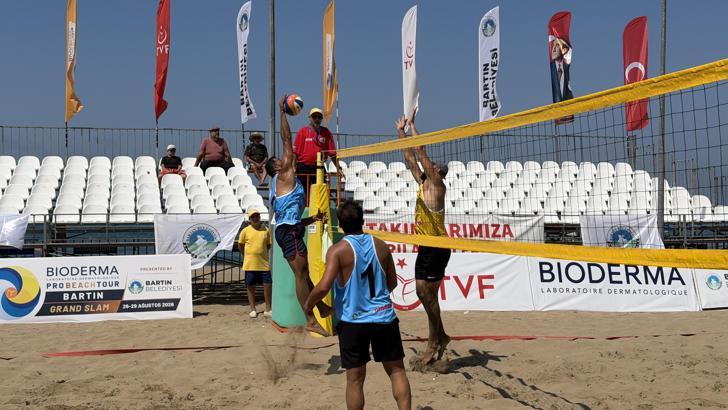 Bartın'da plaj voleybolu heyecanı