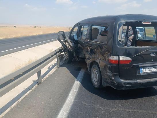 Mardin’de otomobil ile hafif ticari araç çarpıştı: 5 yaralı