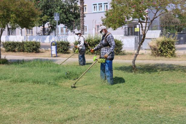 Toroslar’da park ve yeşil alanlarında bakım çalışmaları devam ediyor