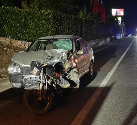 Otomobil motosiklete çarptı; 3 yaralı