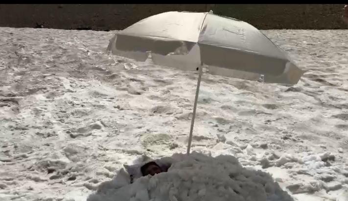 Çıktığı Ergan Dağı’nın zirvesinde arkadaşları kara gömdü