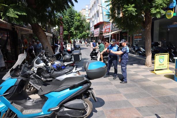 Akdeniz’de zabıta müdürlüğü ekiplerinden kaldırım işgali denetimi