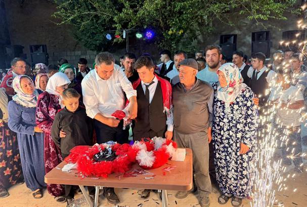 16 asker adayı halay çekerek uğurlandı