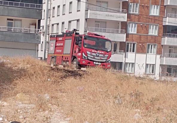 Adıyaman'da boş arazideki anız yangını söndürüldü