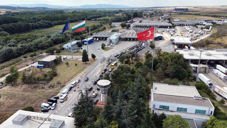 Kapıkule Sınır Kapısı’nda son 3 yılın araç çıkış rekoru kırıldı