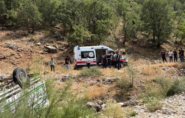Şarampole yuvarlanan kamyonetin sürücüsü yaşamını yitirdi