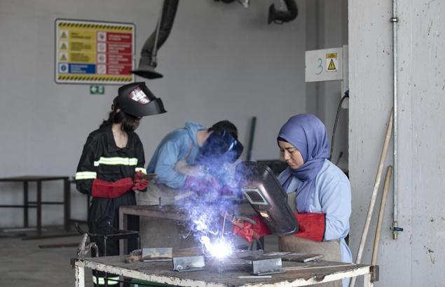 MERCEK iş dünyasına 128 kalifiye eleman kazandırdı
