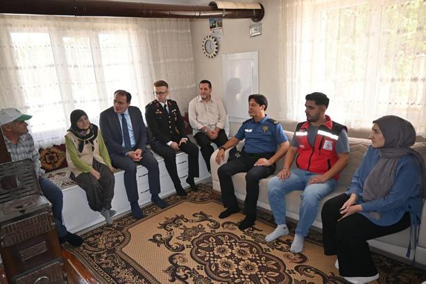 Kaymakam Türker’den şehit ve gazi ailelerine ziyaret
